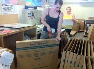 shipping6 Taping up the box